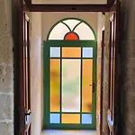 Ubytování v soukromí Historic Close To San Blass With Courtyard, Kitchen Terrace And Rooftop Pool Nadur