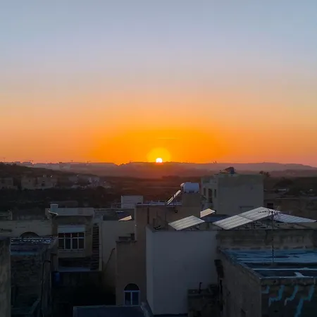 Homestay Historic Close To San Blass With Courtyard, Kitchen Terrace And Rooftop Pool Nadur