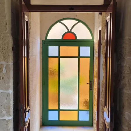 Quarto em Acomodações Particulares Historic Close To San Blass With Courtyard, Kitchen Terrace And Rooftop Pool Nadur