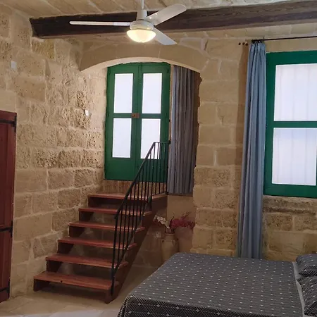 Homestay szállás Historic Close To San Blass With Courtyard, Kitchen Terrace And Rooftop Pool Nadur