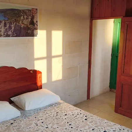 Quarto em Acomodações Particulares Historic Close To San Blass With Courtyard, Kitchen Terrace And Rooftop Pool Nadur